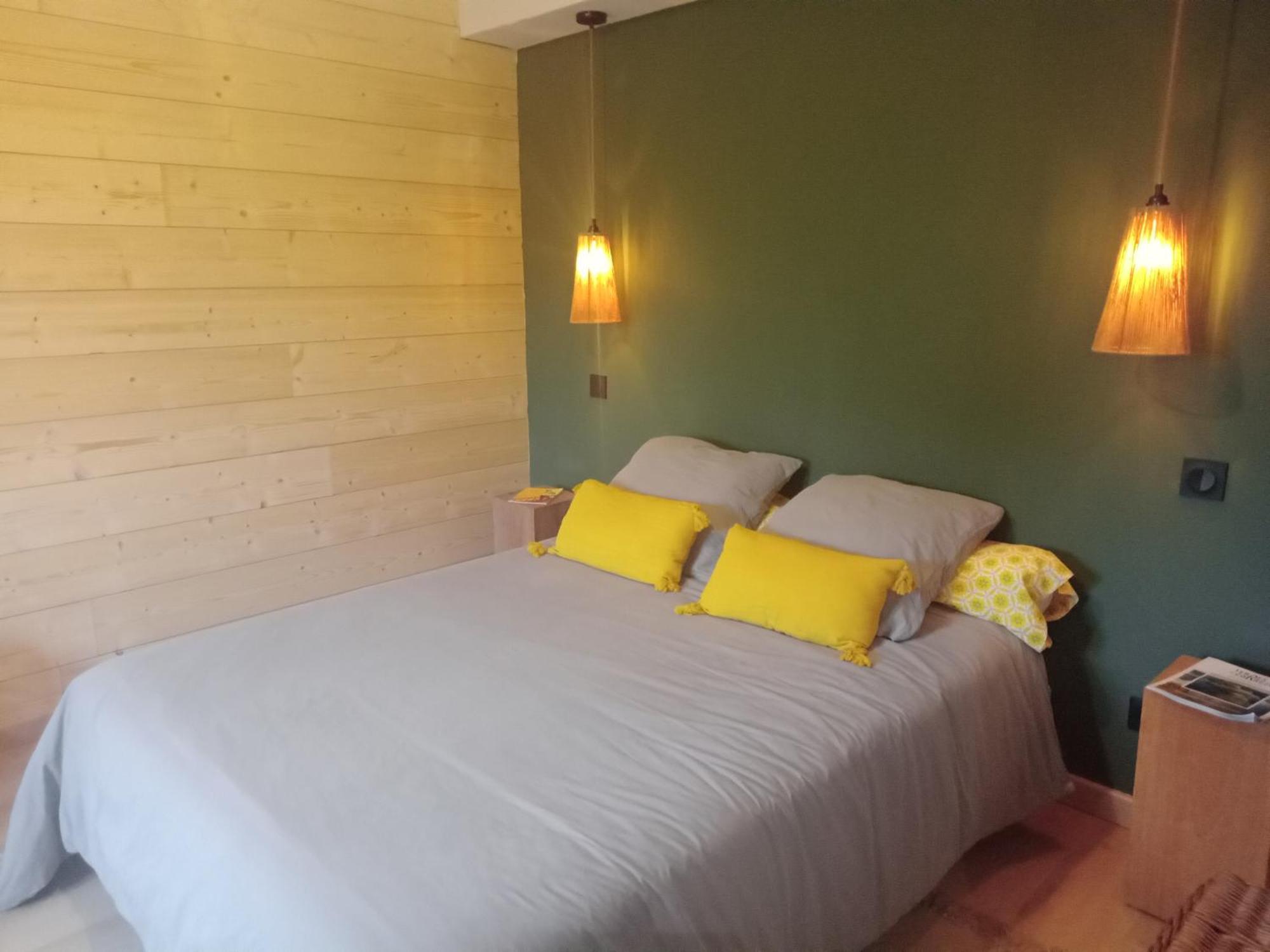 Le 28 Bed & Breakfast Uzerche Dış mekan fotoğraf